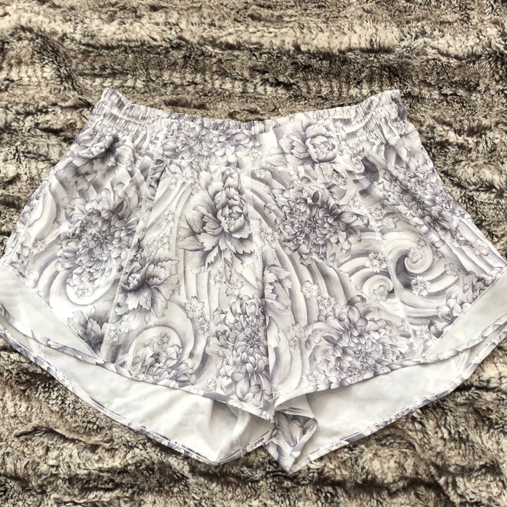 Hotty Hot Tall Sz 8 Lululemon Shorts